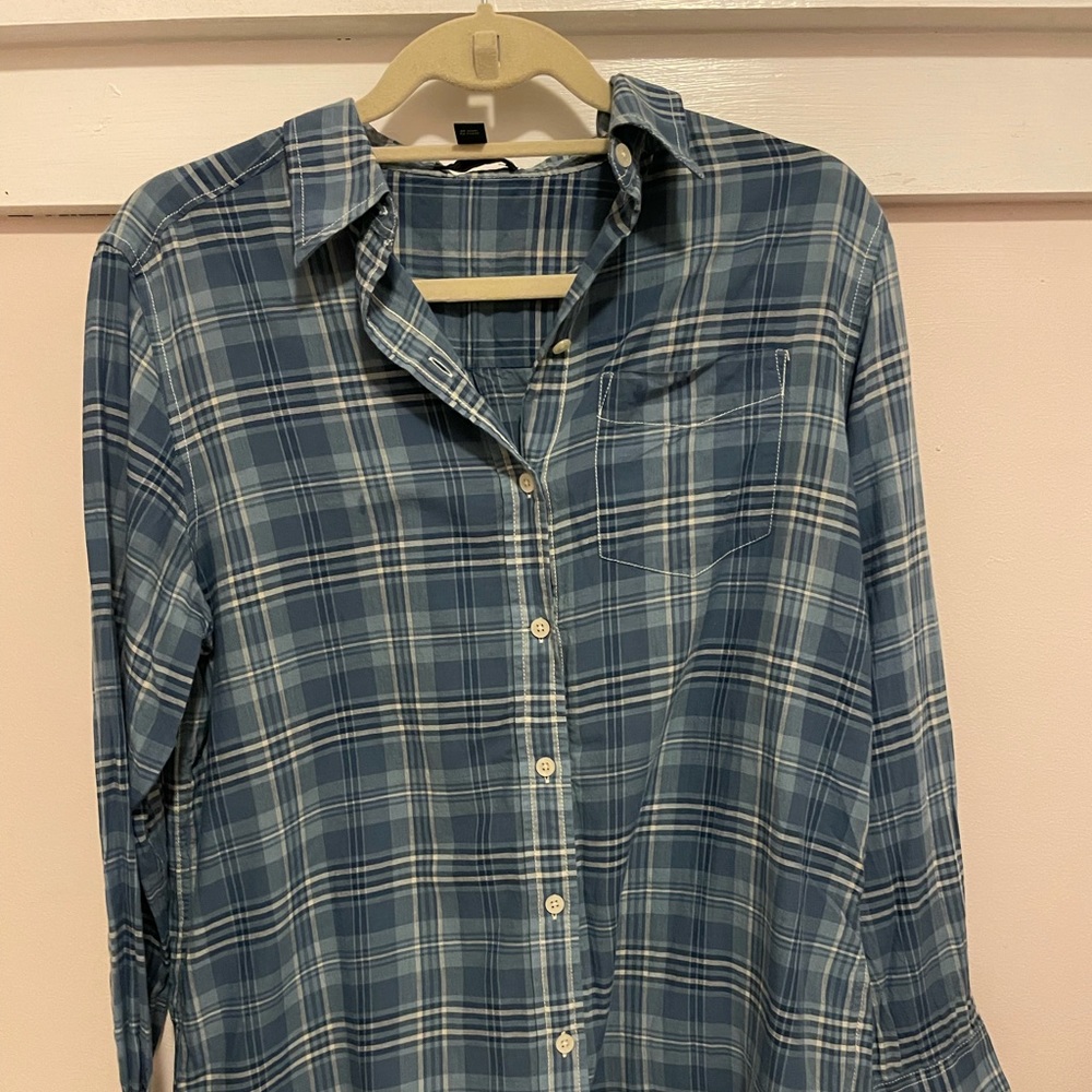 Women’s cotton plaid button down